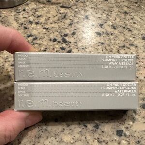 r.e.m. beauty Plumping Lip Gloss - Away Message & Waterfalls